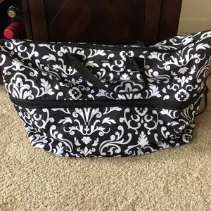 Thirty-One black and white beach tote NEW